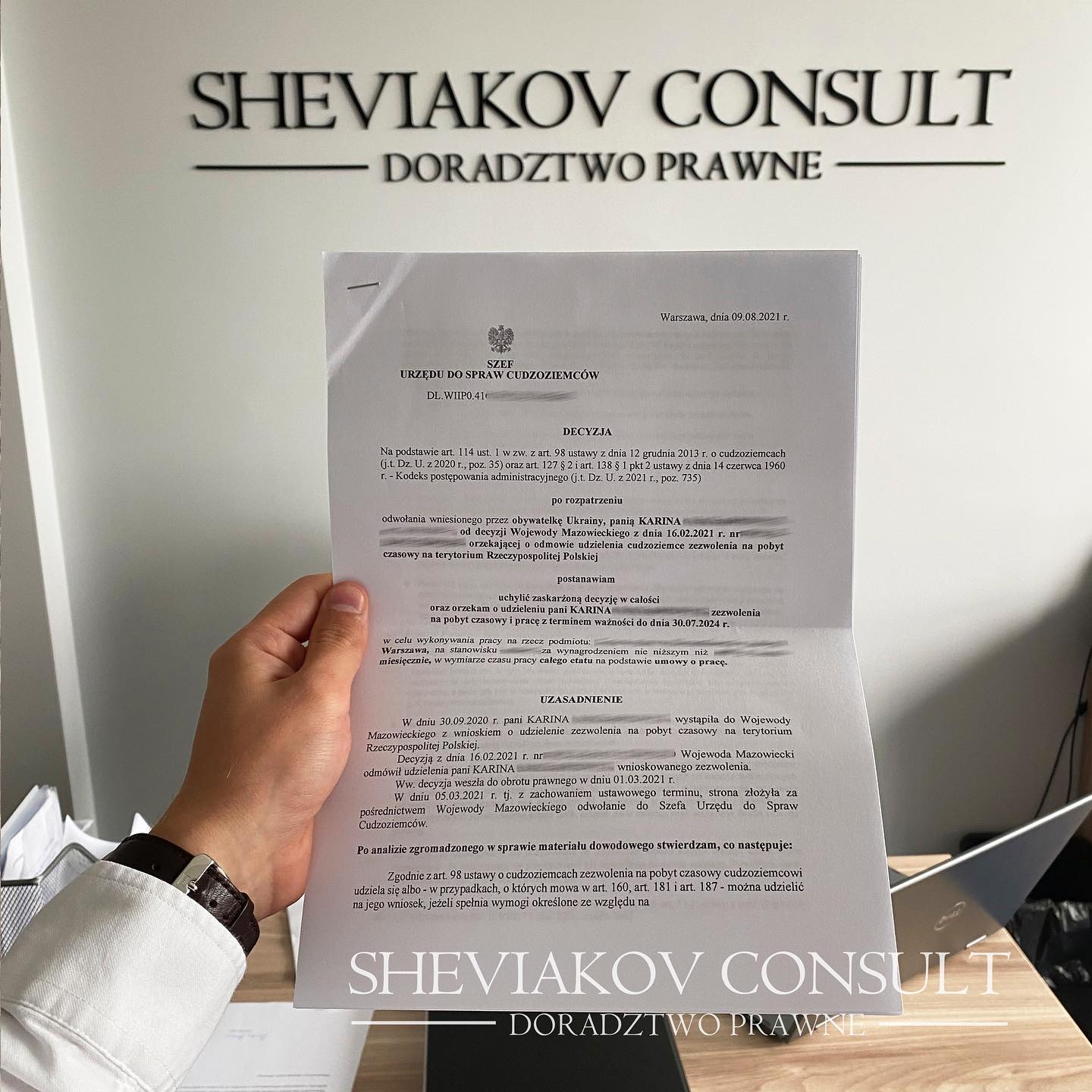 02.03.2021 к нам обратился гражданин Польши, 01.03.2021 его девушка получила отказ по карте побыта на...